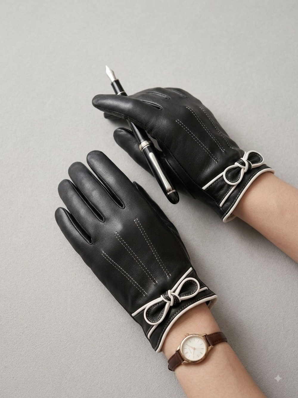 Women’s Black Leather Bow Gloves White Contrast Trim Plush Lined Size S/M